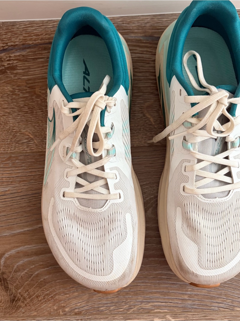 Altra Women's Running Sneakers in Cream and Teal women’s 8.5 - Picture 4 of 10